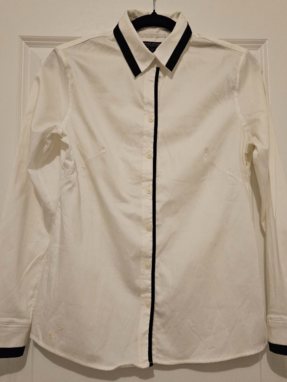 Banana Republic Non-Iron Fitted Shirt Petite 6 — White / Black